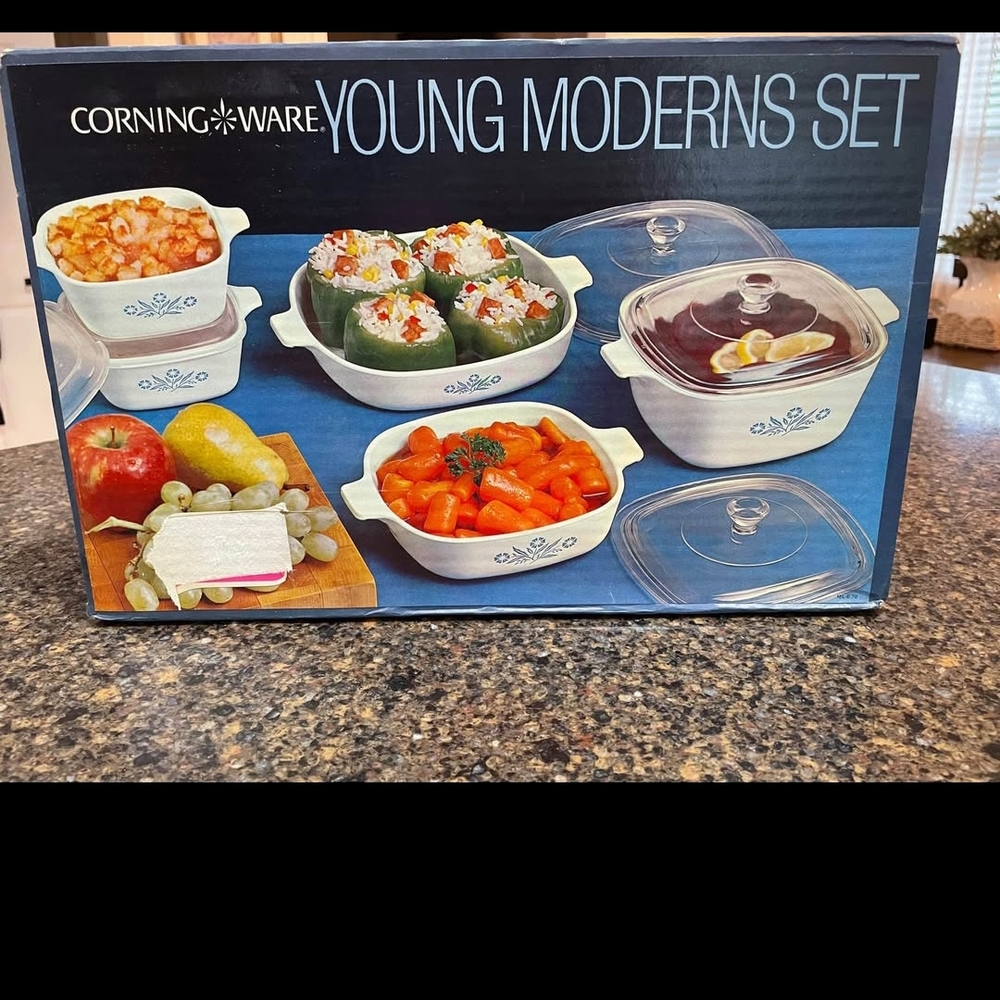 Rare Vintage CorningWare Young Moderns Set with Lids
